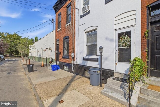 Building Photo - 1733 Blair St
