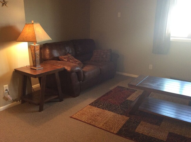 Building Photo - 2 bedroom, 1 bath apartment