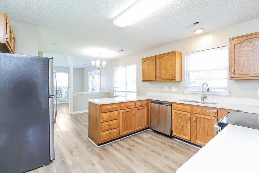 Building Photo - 13024 Peacock Ln