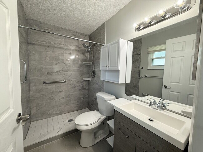 Building Photo - "Charming 3-Bed Oasis with 2 Full Baths in...