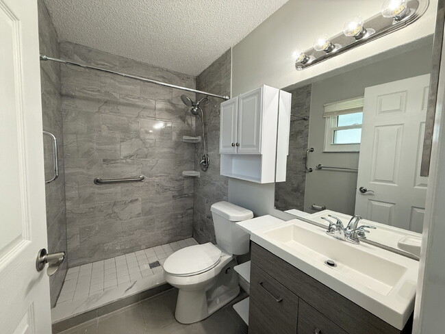 Building Photo - "Charming 3-Bed Oasis with 2 Full Baths in New Port Richey – Your Perfect Retreat Awaits!"