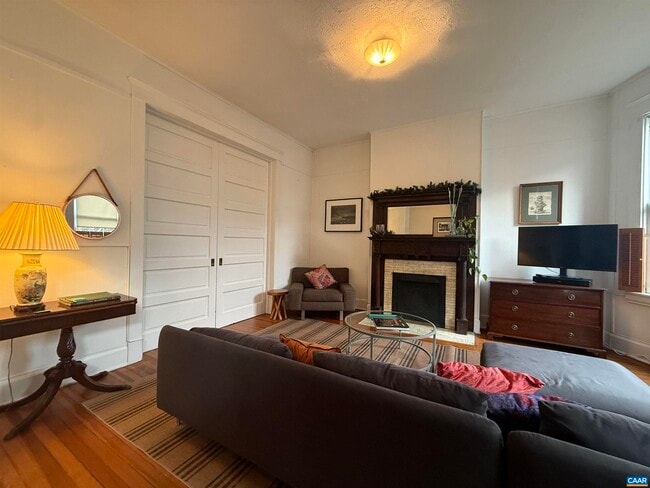 Building Photo - 615 E High St