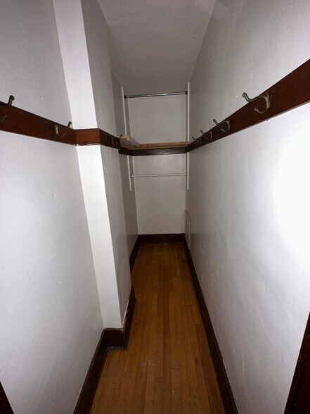 Building Photo - 510 Mather St