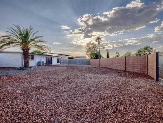 Building Photo - 8551 E Lee Pl