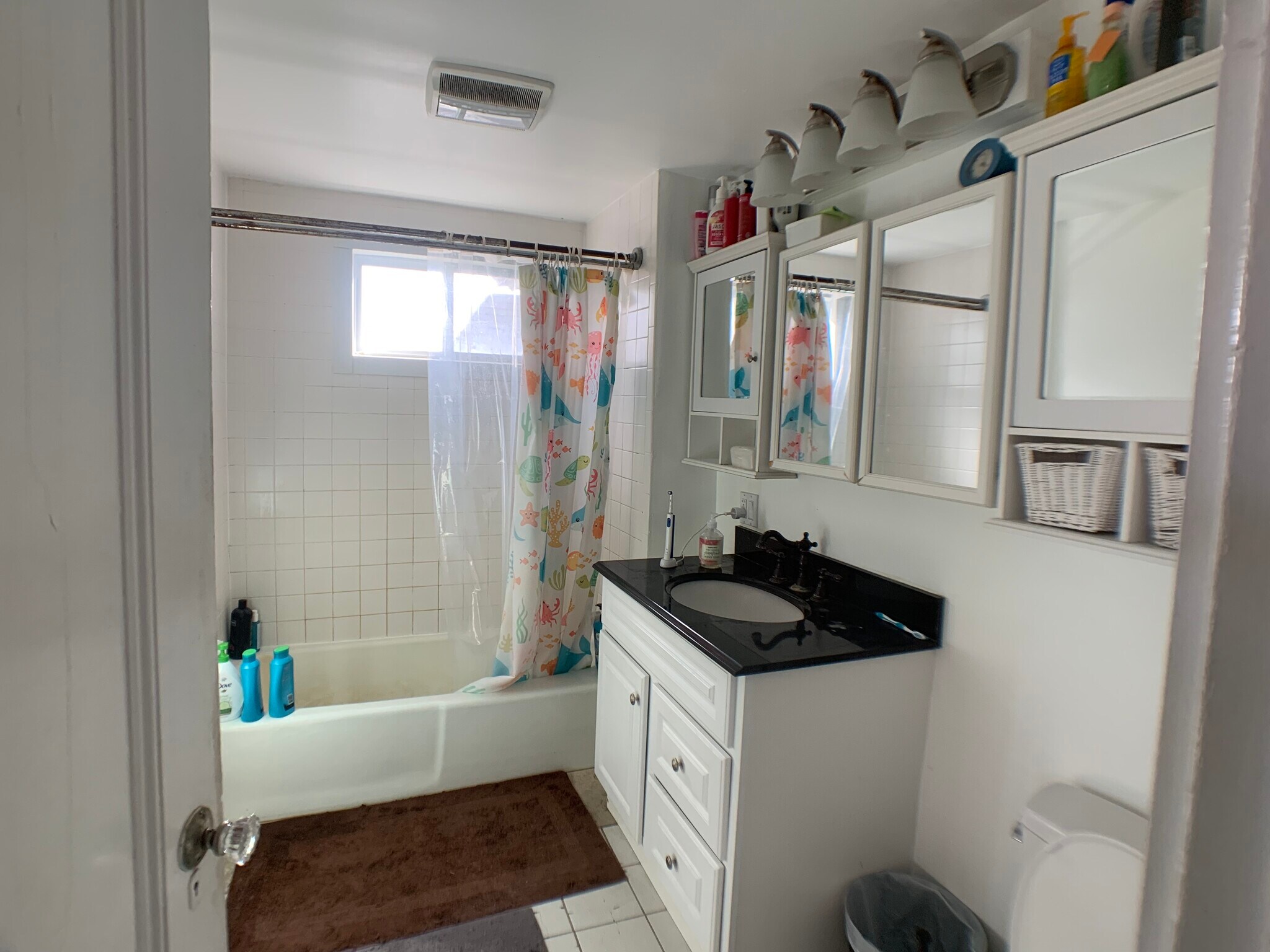 Building Photo - 166 Magazine St