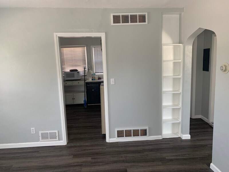 Building Photo - 452 E 700 N