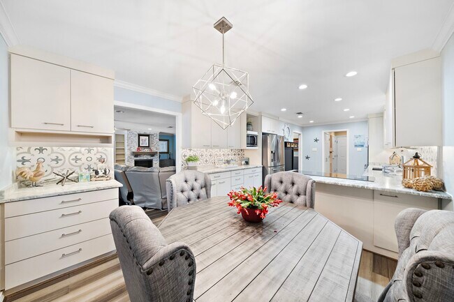 Building Photo - 2913 Beluche Dr