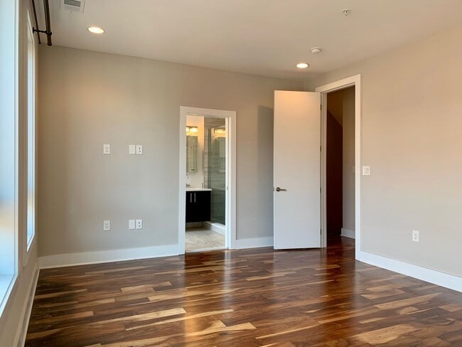 Building Photo - Stunning 3-Bed Townhome with Garage in Northern Liberties! Available mid-July!