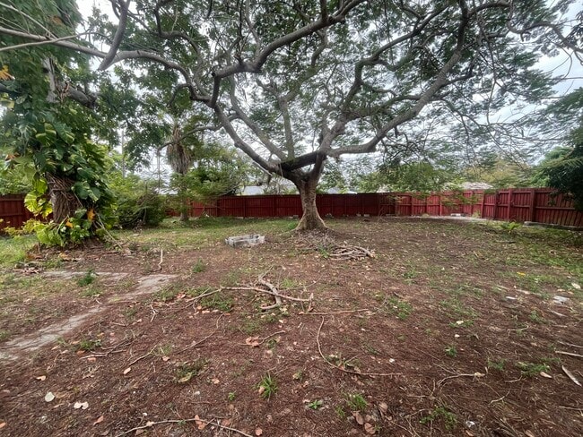 Building Photo - 838 SE Proctor Ln