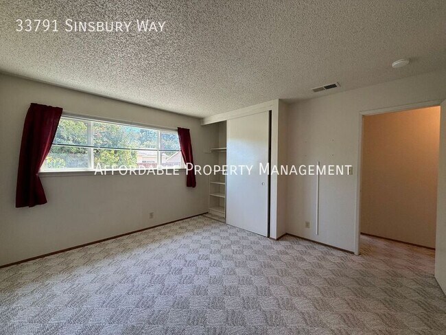 Building Photo - 33791 Sinsbury Way