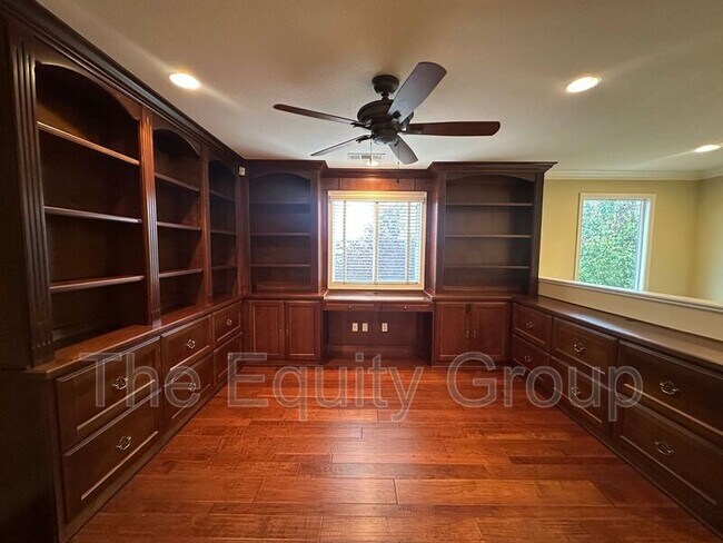 Building Photo - 3842 W Buena Vista Ave