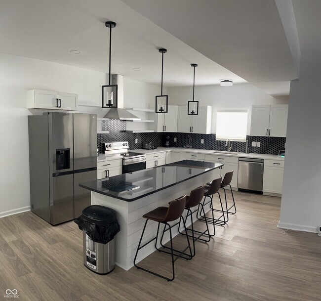 Building Photo - 1903 E Maryland St