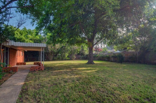 Building Photo - 7821 Natalie Dr
