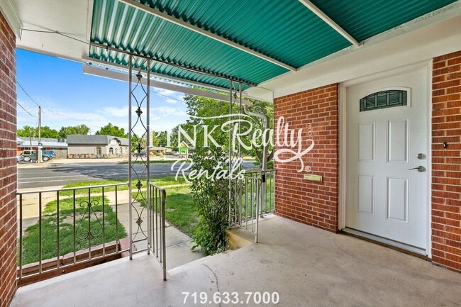 Building Photo - 2112 Templeton Gap Rd