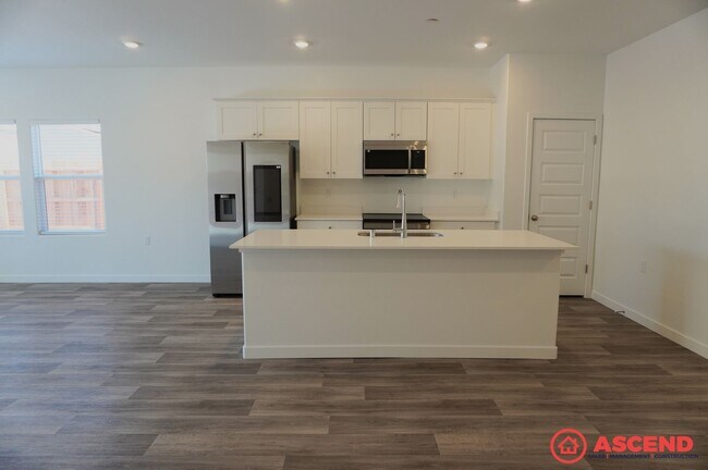 Building Photo - 8206 Wandesford Dr
