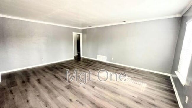 Building Photo - 4637 Central Ave