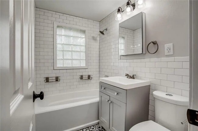 Building Photo - Lowell Avenue