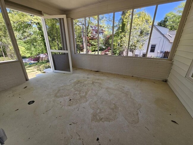 Building Photo - 1120 Morningside Dr