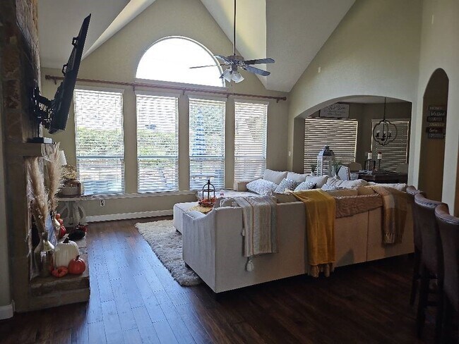 Building Photo - 28602 Hayden Park Dr