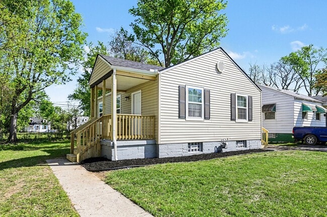 Building Photo - Renovated 2 Bed 1 Bath Home