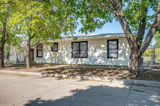 Building Photo - 3647 Washburn Ave