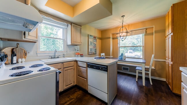 Building Photo - 5099 Wardcliff Dr