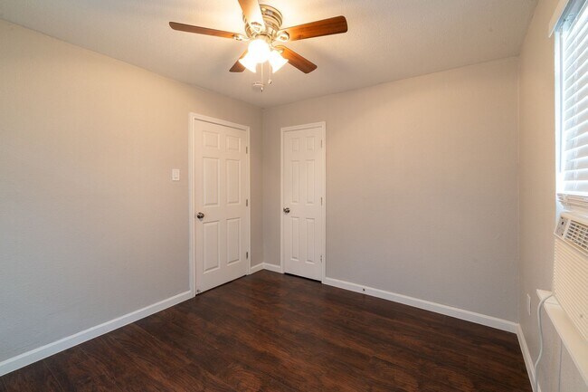 Building Photo - 2505 Delano St