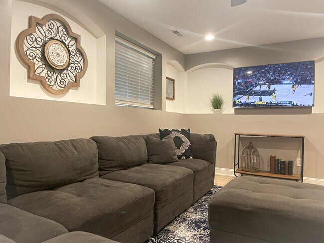 Building Photo - 11501-11505 5 Cedars Rd