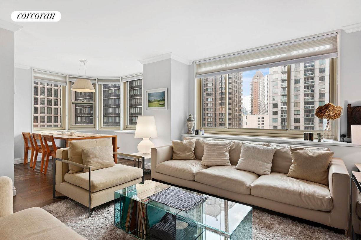 Building Photo - 30 W 63rd St