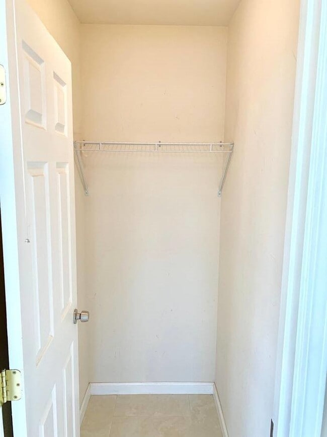 Building Photo - 3 bedroom, 2 bathroom, 1 parking in Salt L...