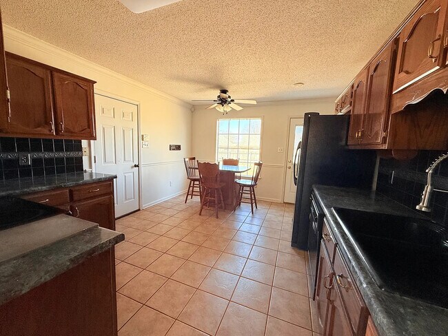 Building Photo - 348 Wolf Run Rd