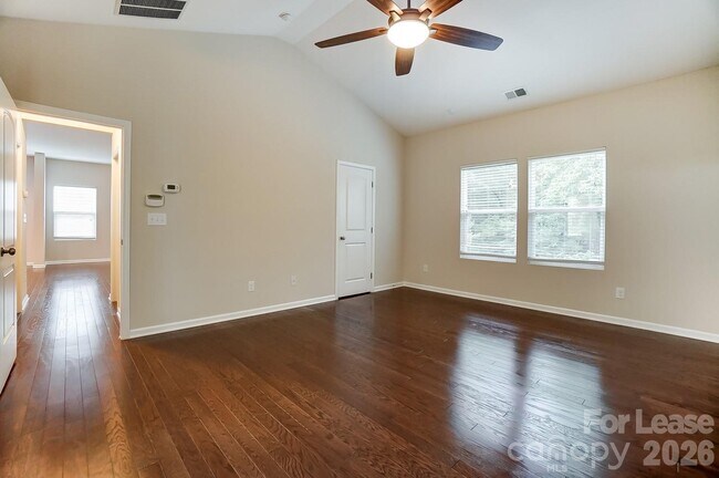 Building Photo - 1934 Madeira Cir