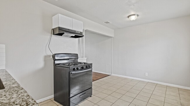 Building Photo - 612 Marshall