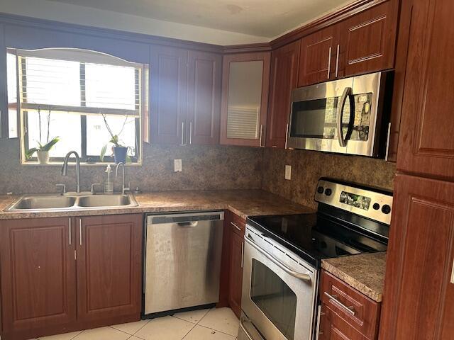 Building Photo - 16206 Laurel Dr