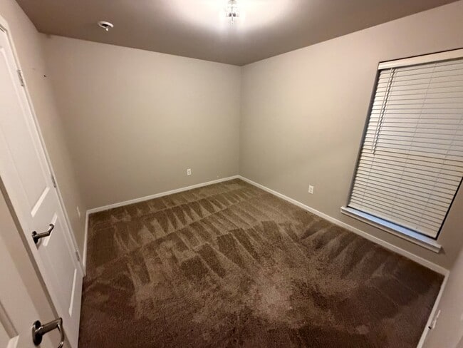 Building Photo - 1109 Wagon Wy.