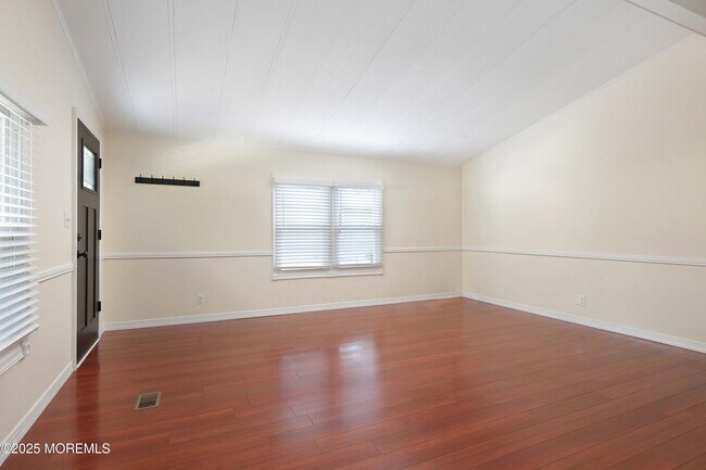 Building Photo - 15 Cedar Ct