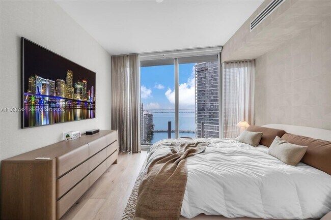 Building Photo - 300 Biscayne Blvd Way