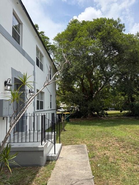 Building Photo - 15 Sidonia Ave