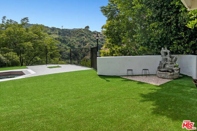 Building Photo - 3401 Alginet Dr