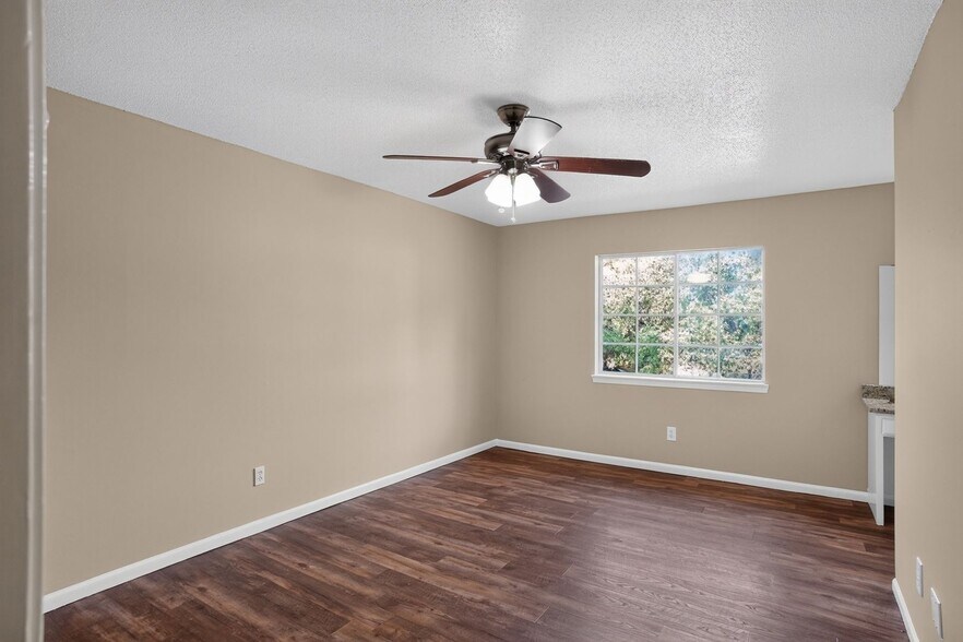Building Photo - 6701 Dickens Ferry Rd