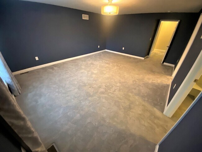 Building Photo - 4 Bedroom - Upper Arlington