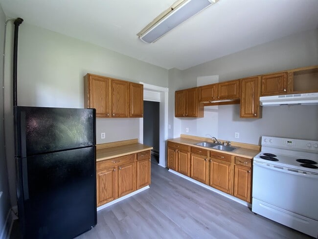 Building Photo - 16 East Ave