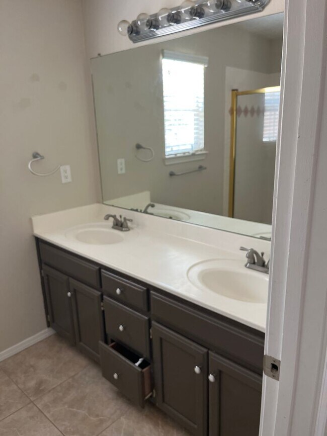 Building Photo - Corrales Heights Rental