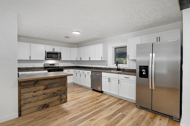 Building Photo - 1539 S Thelma Ave