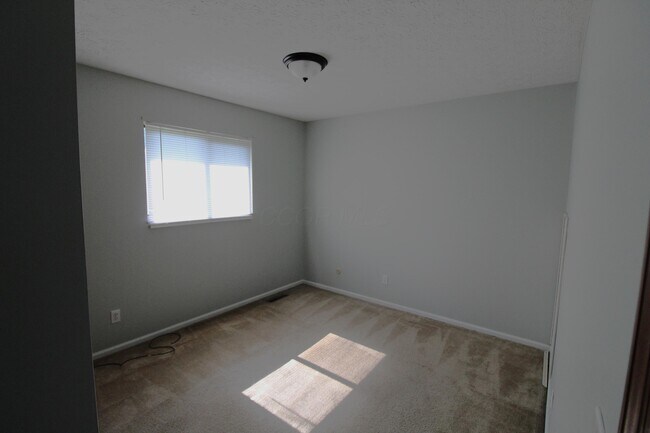 Building Photo - 1800 Quarry Ridge Dr