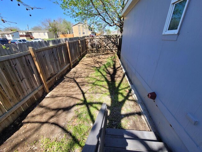 Building Photo - 8407 Riverstone Dr