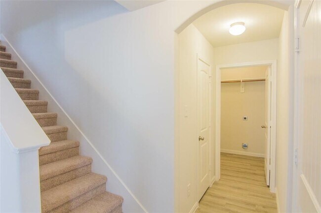 Building Photo - 5335 Tobins Gully Dr