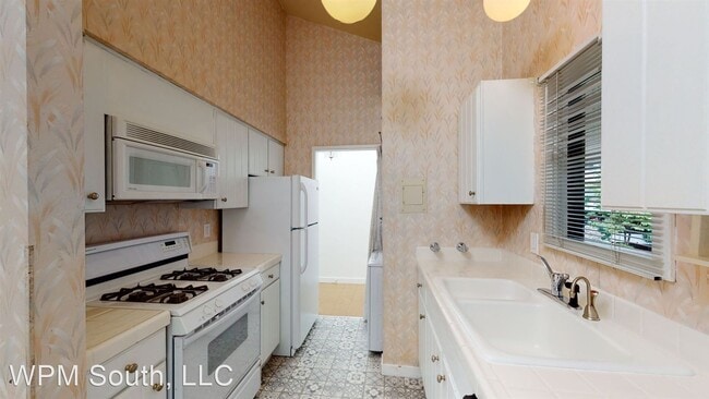 Building Photo - 10905 Glen Acres Dr S