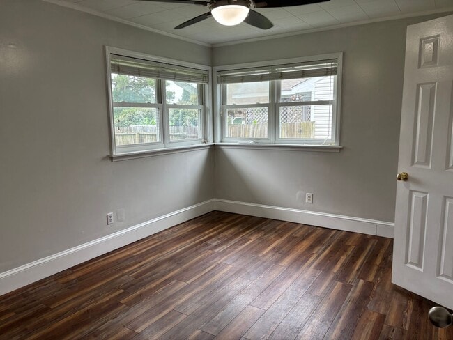 Building Photo - Updated 2 bedroom with Bonus room home in ...