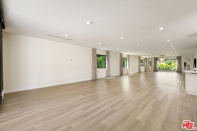 Building Photo - 11700 Woodley Ave